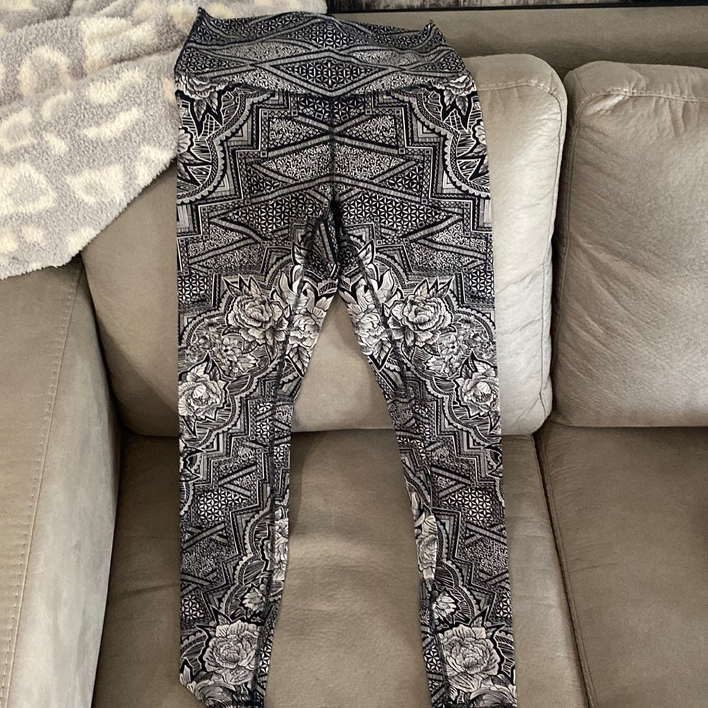 Lululemon leggings, size 6.